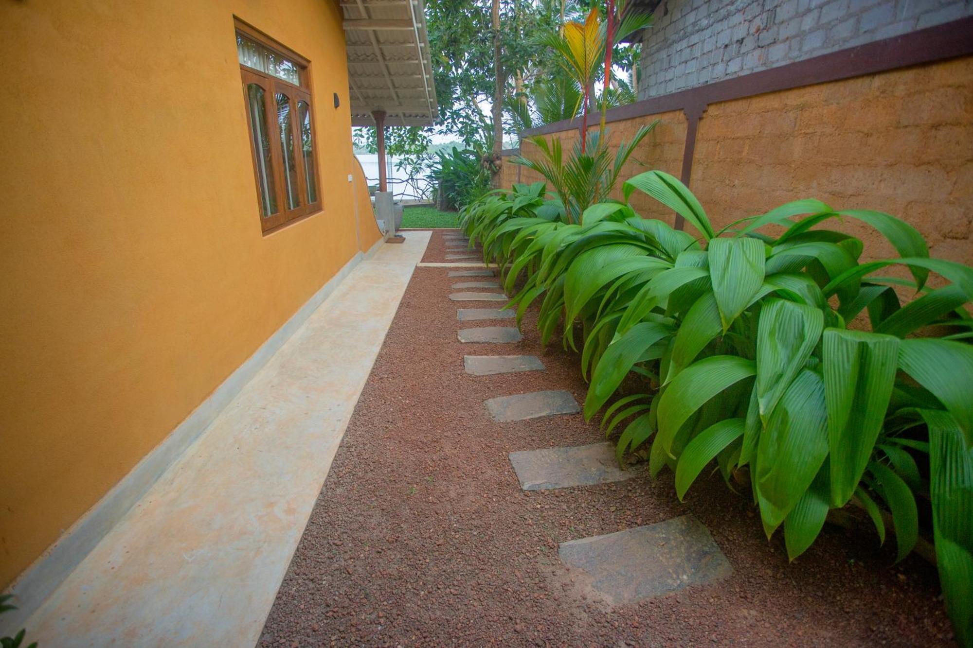 Aki Luna Lagoon Resort Hikkaduwa Exterior foto